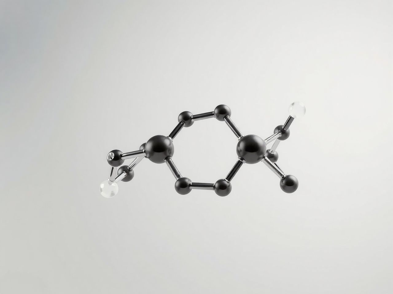 A cisz-1,2-difeniletilén molekulája hajlított, nem sík szerkezetű.