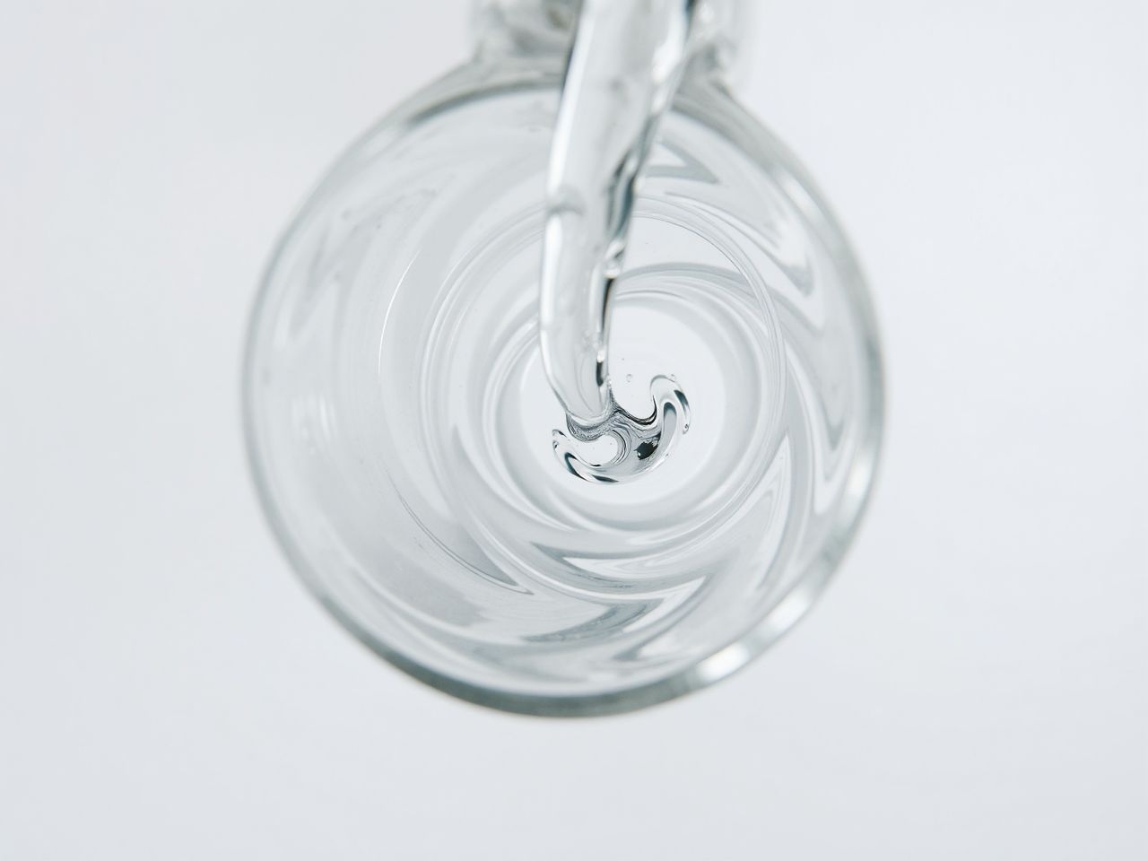 A nyomásesés a csőben a súrlódás energiavesztesége.