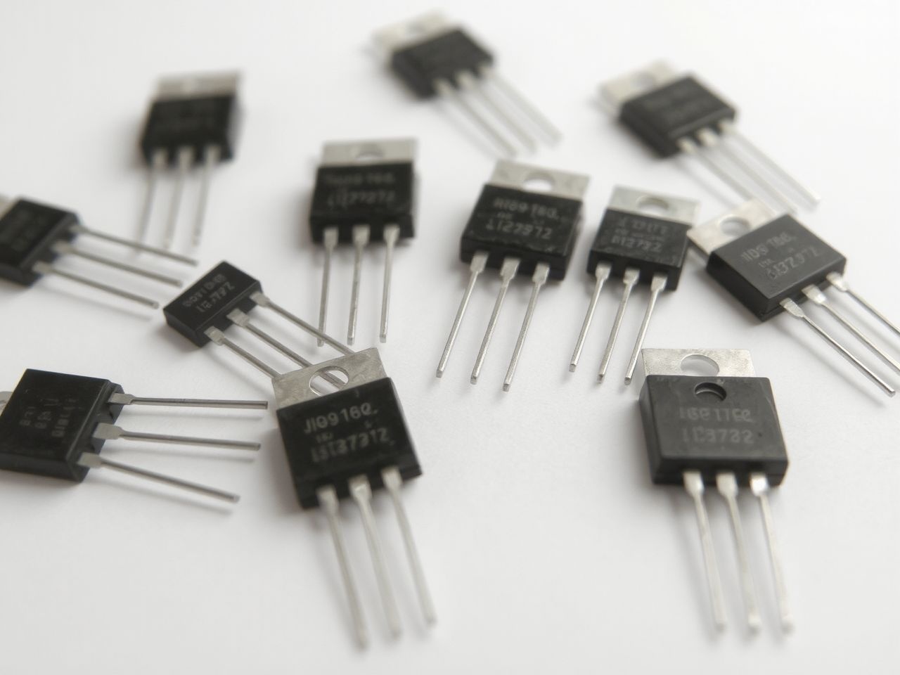 A MOSFET a leggyakrabban használt térvezérlésű tranzisztor típus.