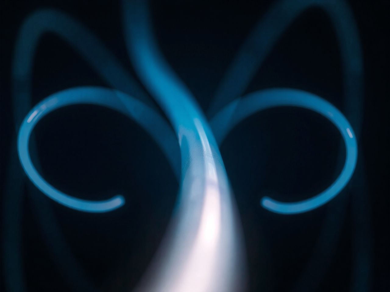 A kritikus paraméterek felett a szupravezetés azonnal megszűnik.