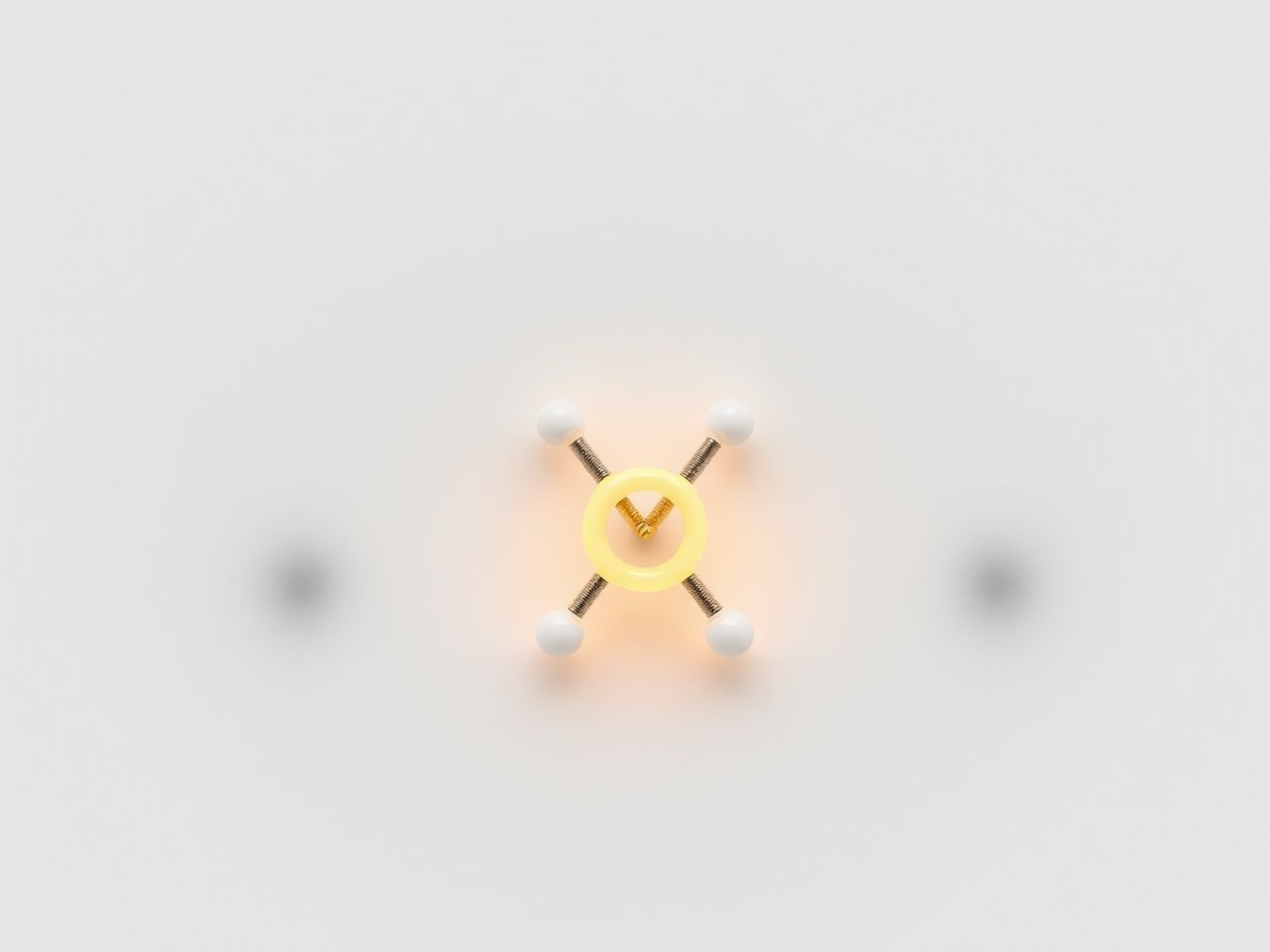 A szemipoláris kötés átmenetet képez a kovalens és ionos között.