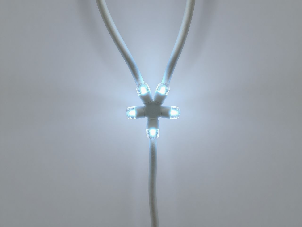 A csillagkapcsolásban a vonali feszültség √3-szorosa a fázisfeszültségnek.