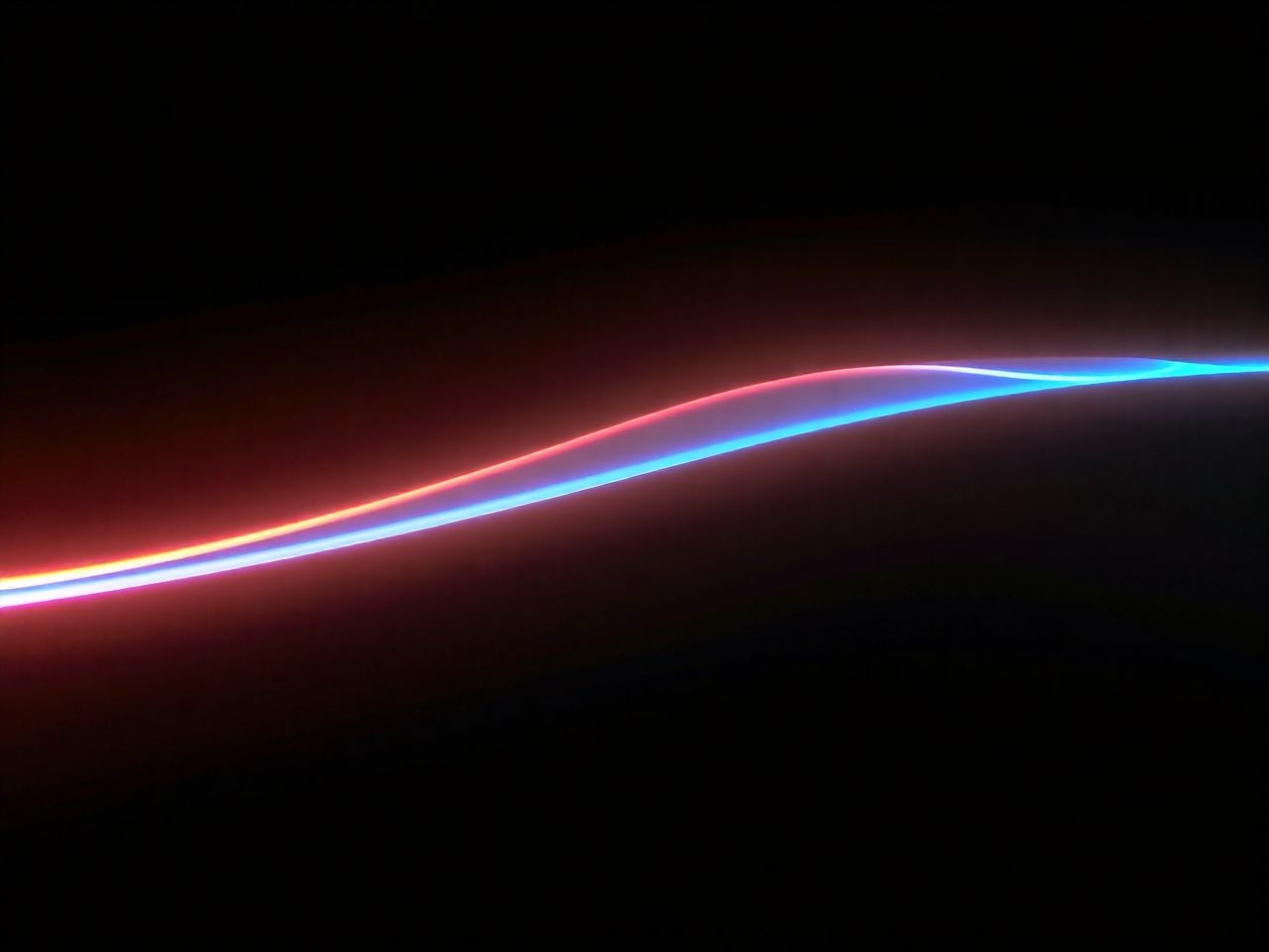 A hőmérséklet emelkedése a sugárzás maximumának rövidebb hullámhosszát eredményezi.